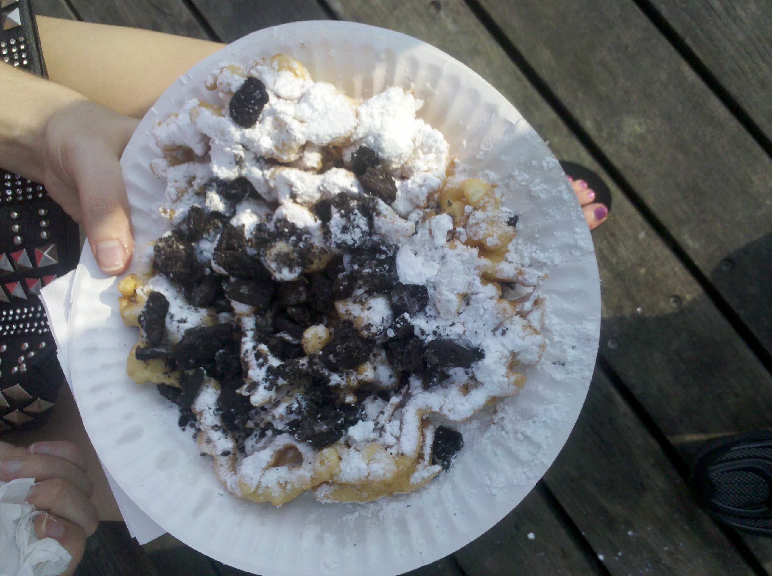 taste pretty much a regular funnel cake with some stale oreo cookie ...
